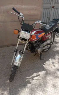 موتور ۱۲۵ مدل ۱۳۹۳ استارتی پنج دنده تمیز
