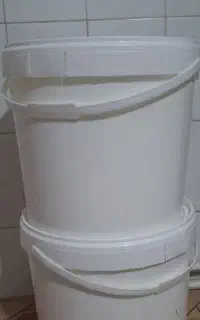 سطل سفید درب دار