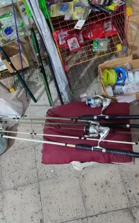 چوب و چرخ ماهیگیری ۳عدد چوب دو عدد چرخ ۶۰۰۰ مفت