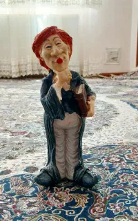 مجسمه خانم وکیل
