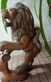 مجسمه چوبی