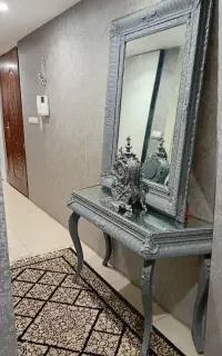 اینه و کنسول سالم و تمیز