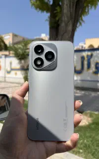 آنر ۴۰۰ لایت