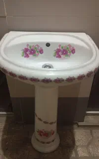 روشویی با پایه در حد نو