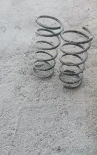 فنر کمک جلو ی پژو