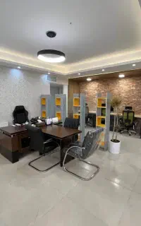 منشی دفتر ومدیر