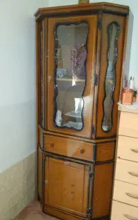 کمد ایستاده