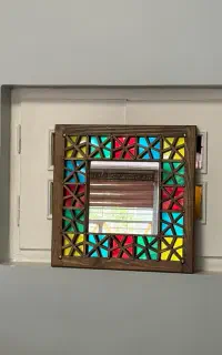 آینه و ساعت چوبی