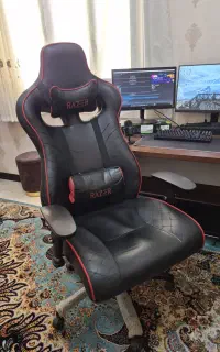 صندلی گیمینگ RAZER سالم و تمیز