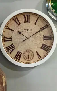 ساعت دیواری لوتوس چوبی سفید
