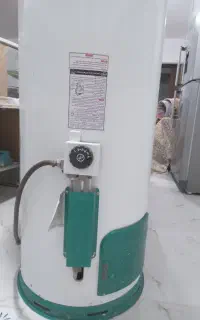 آبگرمکن ۲۰۰ لیتری نو و فرش تمیز