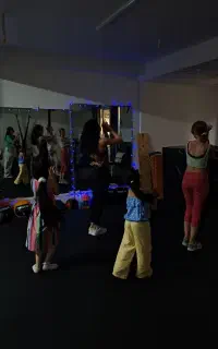 کلاس رقص بانوان و کودکان