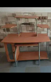 میز کامپیوتر در حد نو خیلی تمیز....