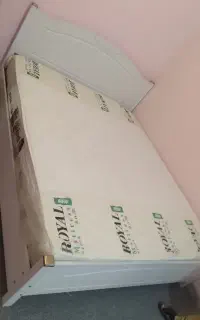 تخت دونفره‌ بدون تشک تشک جدا حساب میشه