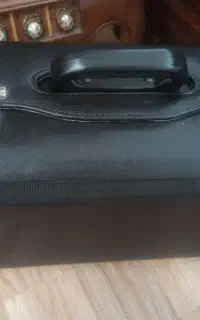 چمدان داخل کابین هواپیما