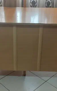 صندلی و میز تحریر بزرگ چوبی