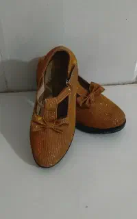 کفش و لباس مجلسی  بچه گانه. (دخترانه)