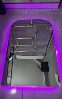 آینه و صندلی