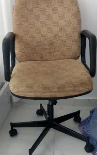تابلو و صندلی