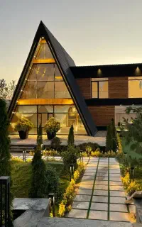 کلبه های چوبی و ویلاهای سوییسی.محوطه سازی