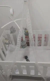 تخت و گهواره کنار مادر