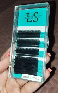 یسری مژه دارم که یکم استفاده شده ازشون