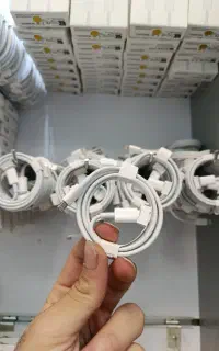 کابل اورجینال سرکارتنی آیفون سری 13 Apple Store