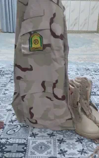 لباس  مرزبانی کادری   ، و پوتین  خاکی  مرزبانی