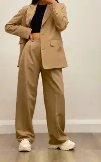 دومدل کت شلوار کرمی یکی دیور یکی ساده