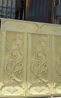 درب ورودی حیاط