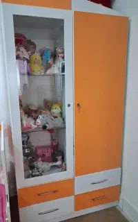 تخت و کمد