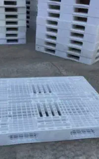 پالت پلاستیکی و چوبی