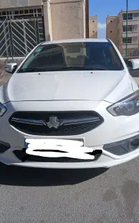 راننده خانم با ماشین