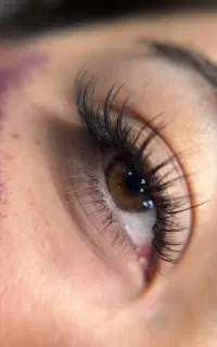 خدمات اکستنشن و لیفت مژه و ابرو