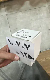 تعدادی جعبه بسته بندی موجود می باشد