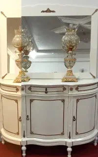 آینه کنسول به همراه لاله ها