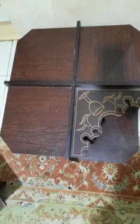 یک عدد میز با سه عسلی