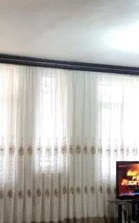 پرده به طول ۸ متر و ارتفا ۲ و ۸۰ سانت