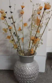 گل و گلدان