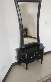 آینه و کنسول و دو عدد شمعدان