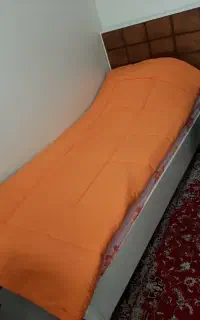 تخت ومیز تحریر