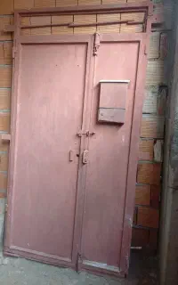 درب اهنی ۲.۳۰×۱.۲۰ و پمپ یک اسب
