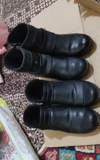 یک عدد نیم پوت و یک عدد پوتین زنانه