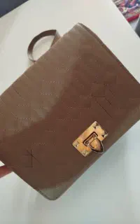 یک عدد کیف که فقط یکبار استفاده شده