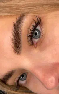 اکستنشن مژه و لیفت و لمینت مژه و ابرو(تخفیف ویژه)