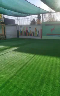 فروش و نصب چمن مصنوعی و فنس چمنی