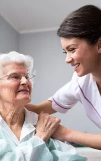 پرستار خوش اخلاق خانم برای خانم