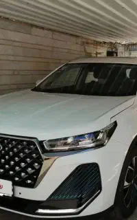 ماشین تیگو سون هیبریدی همراه با راننده