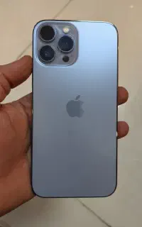 13pro maxباحافظه ی ۲۵۶ گیگ zaa