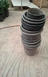 گلدان خالی مشکی